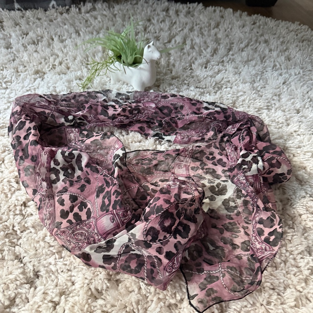 Lightweight Sheer vintage Slavic, European Pink Leopard-Print Fashion Scarf scar - Picture 1 of 3